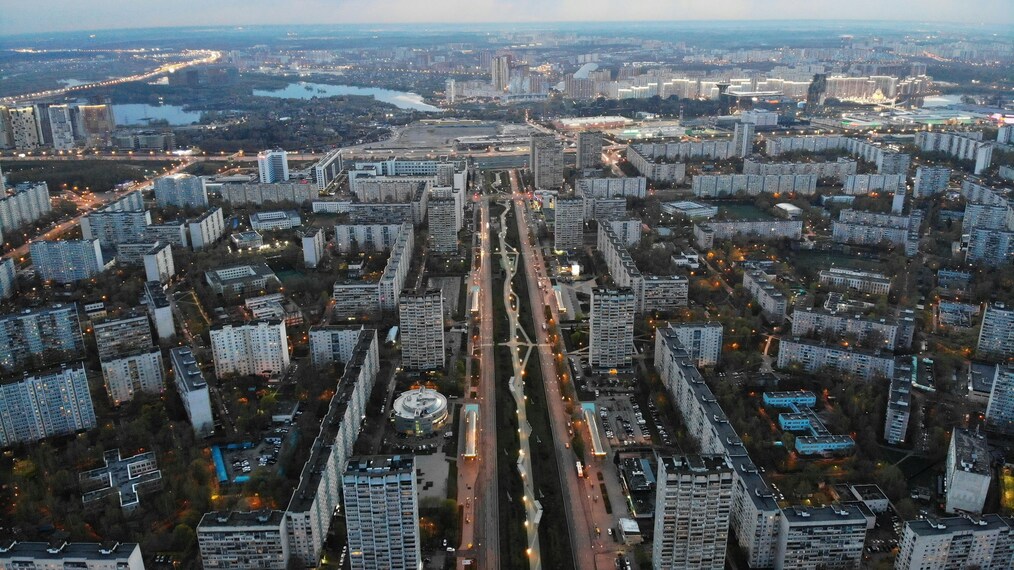 Автоматизация продаж новостроек: как ИИ обрабатывает заявки застройщика 24/7